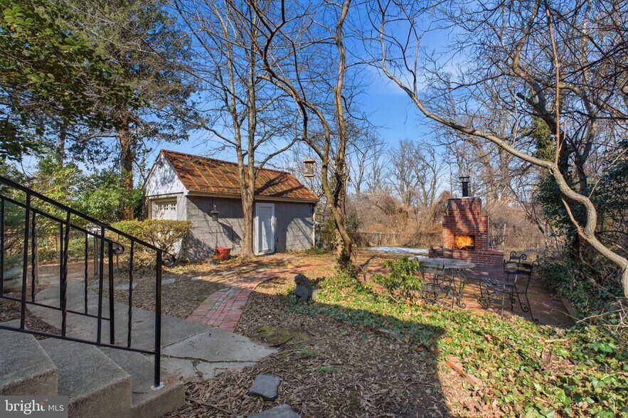 Building Photo - 3225 Chestnut St NE