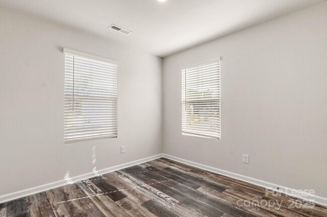 Building Photo - 117 Dogwood Vlg Trl
