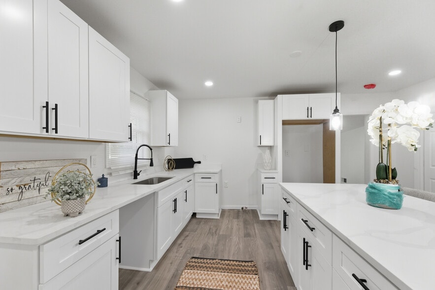 Building Photo - 3192 Oakcliff Rd NW