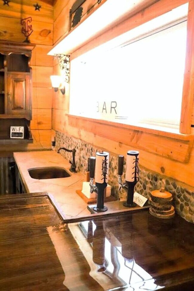 Building Photo - 8625 Grassbur Rd