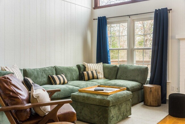 Building Photo - 2964 Hopkins Dr