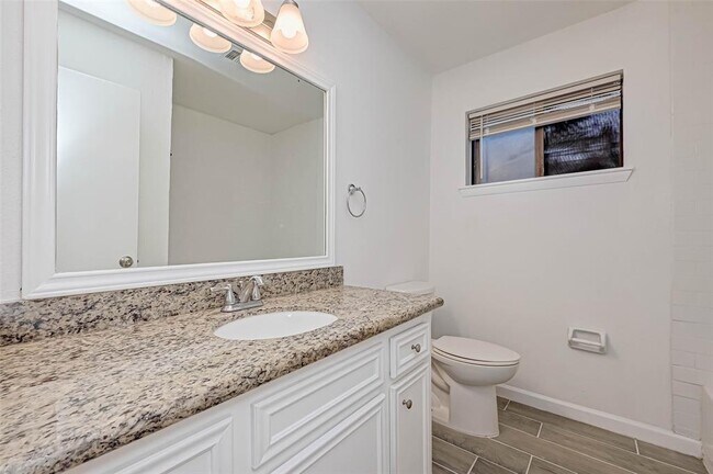 Building Photo - 5503 Lynngate Dr