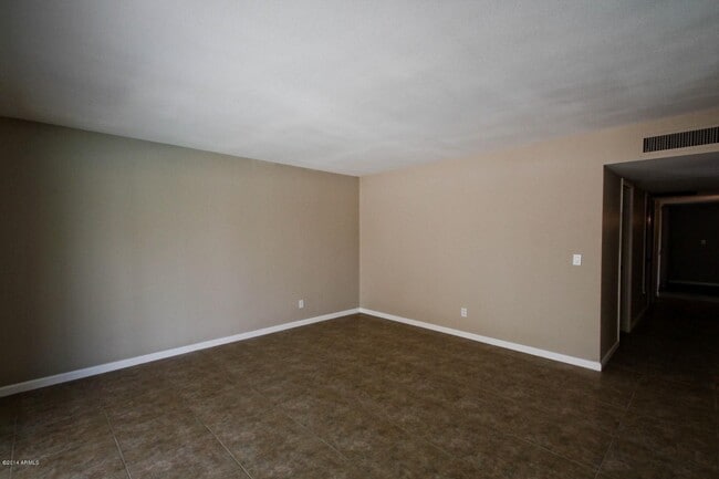 Building Photo - 1030 E Manhatton Dr