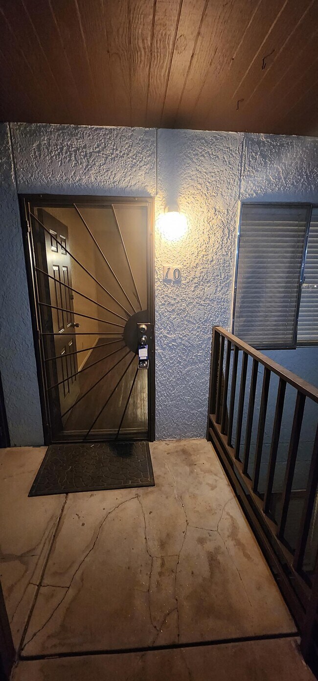 Building Photo - 2843 E 17th St