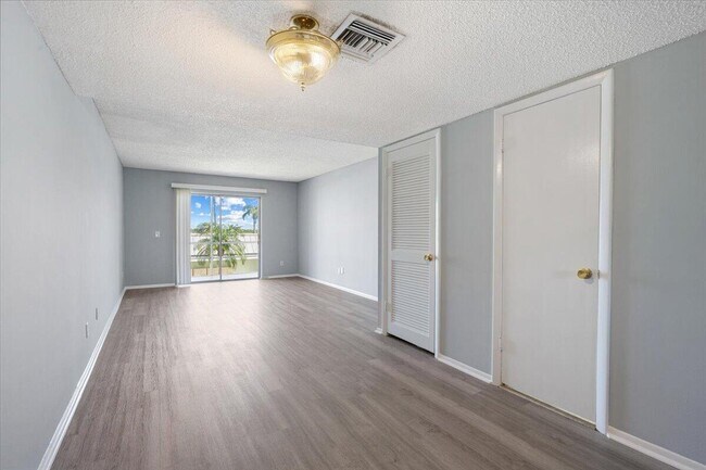 Building Photo - 1300 Seaway Dr