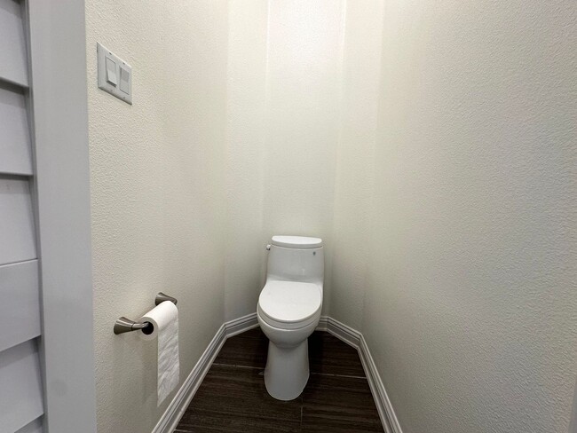 Building Photo - Single Story, 3 Bedroom, 2 Bathroom Home f...