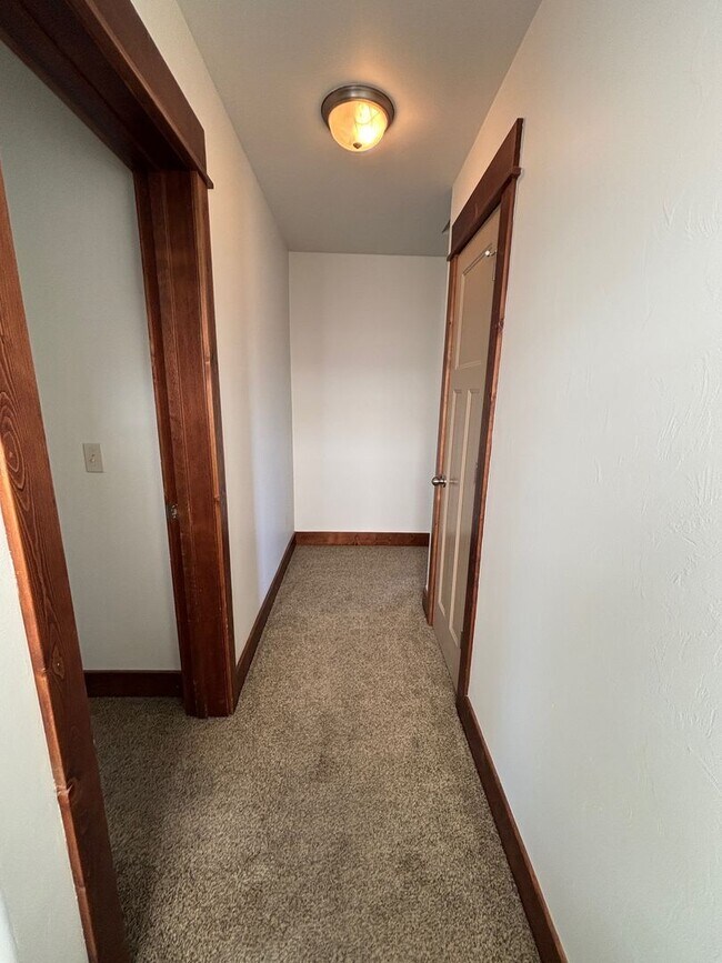 Building Photo - FIRST MONTH'S RENT 1/2 PRICE!!!