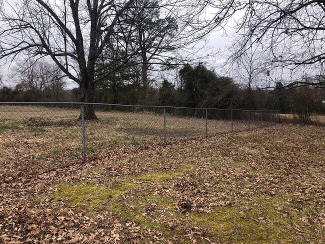 Primary Photo - 407 Hell Creek Rd
