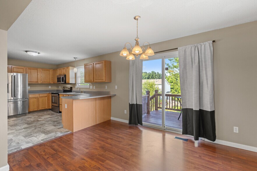Building Photo - 576 Donna Marie Dr