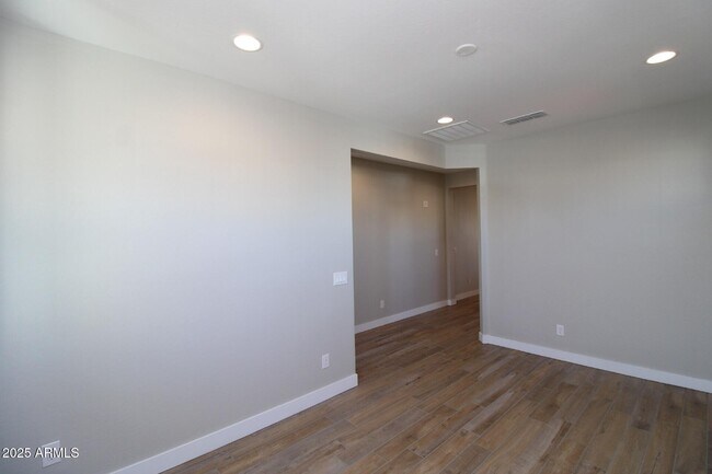 Building Photo - 5716 S Romano