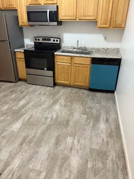 Building Photo - 2351 N Park Ave