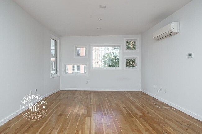Primary Photo - 474 Grand Ave