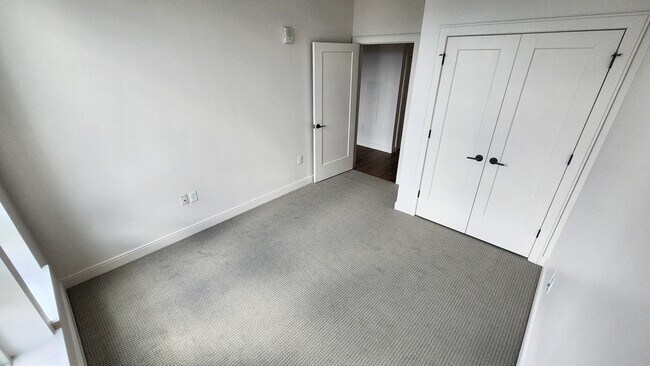 Building Photo - 275 2nd Ave