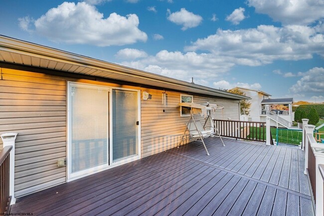 Building Photo - 670 Killarney Dr