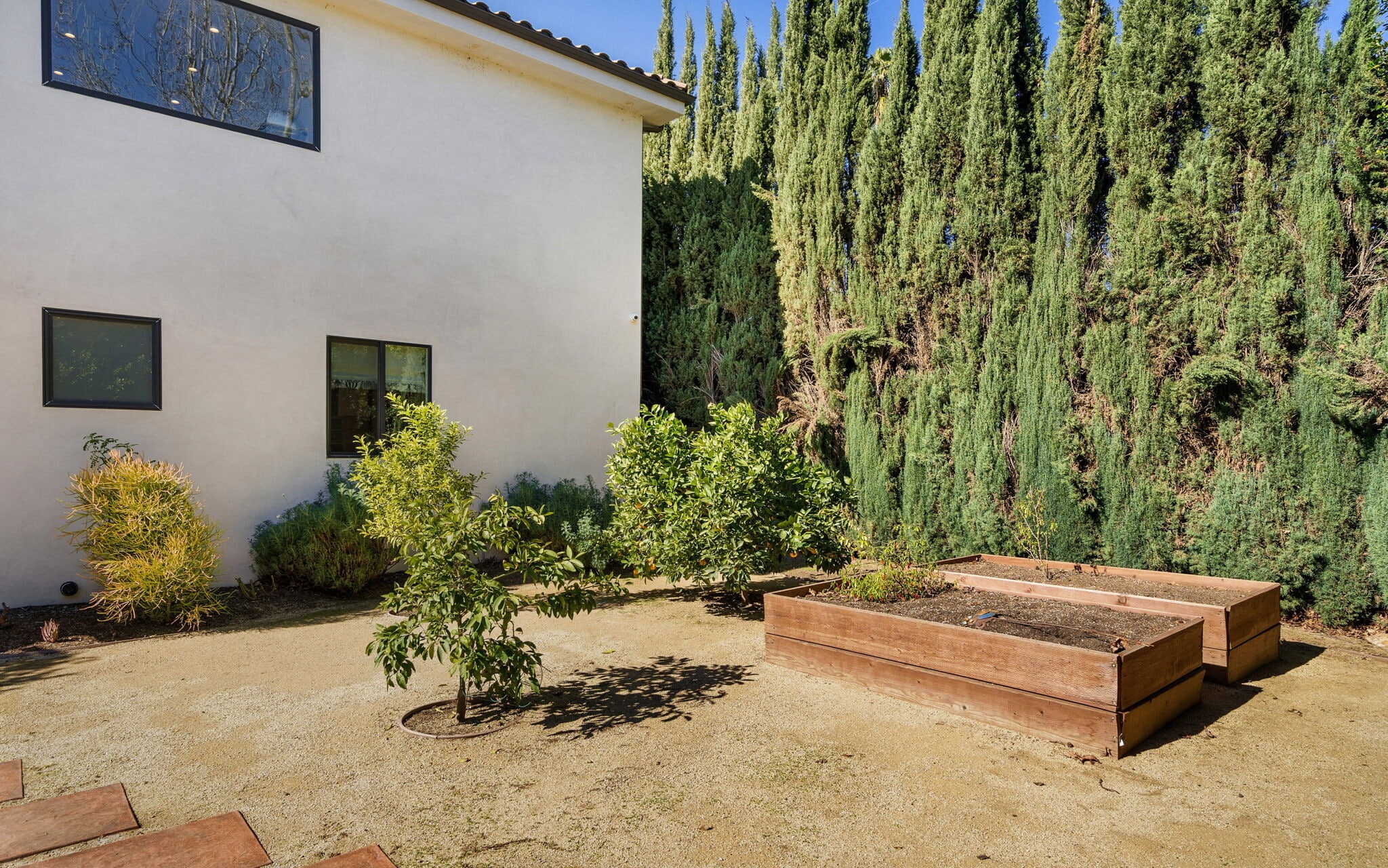 Building Photo - 5541 Matilija Ave