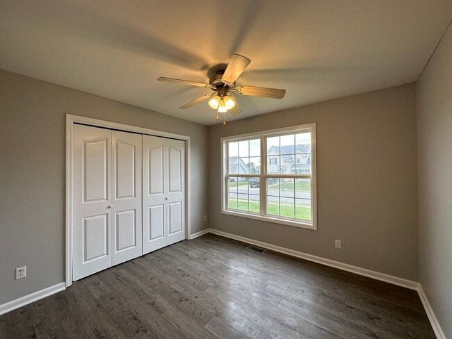 Building Photo - 3 Bedroom Home For Rent with Bonus Room!