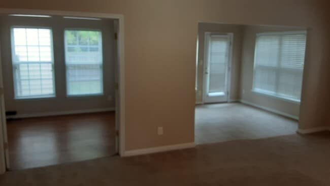 Building Photo - Beautiful three bedroom two-and-a-half bat...