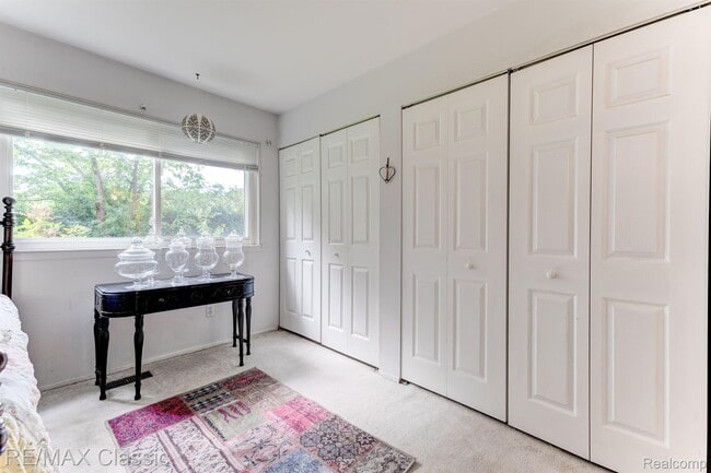 Building Photo - 24323 Pinecrest St