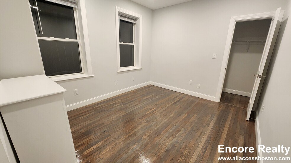 Building Photo - 112 Park St