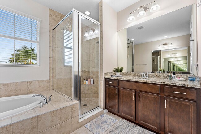 Building Photo - 16280 Oakview Dr