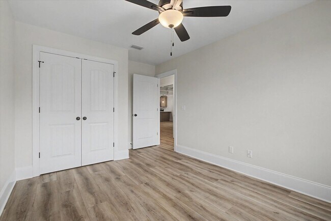 Building Photo - 4 Bedroom Home Available Now!