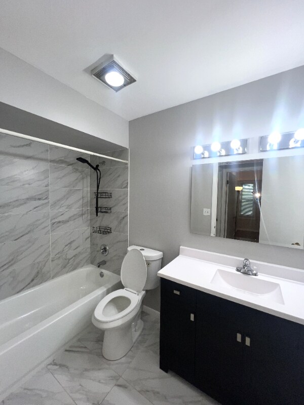 Building Photo - 2275 Country Club Dr