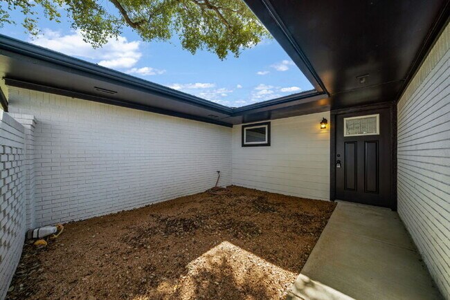 Building Photo - 192 Oriole Dr