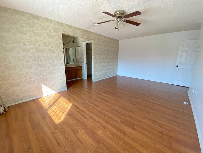 Building Photo - Northeast El Paso 3 Bed Refrig A/C