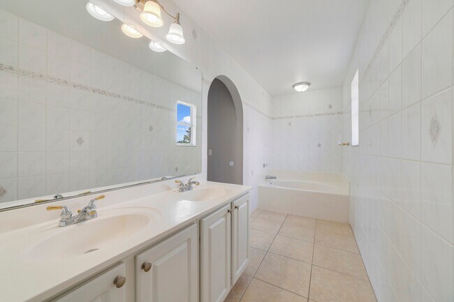 Building Photo - 3170 Santa Cruz Dr