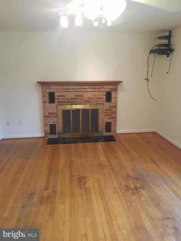 Building Photo - 8685 Ironsides Rd