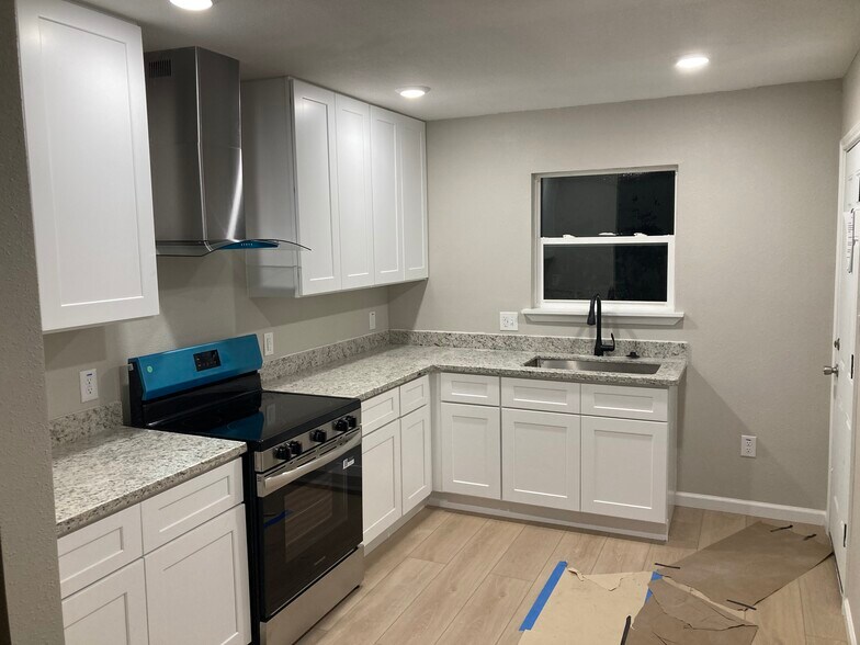 Building Photo - 2627 32nd Ave N