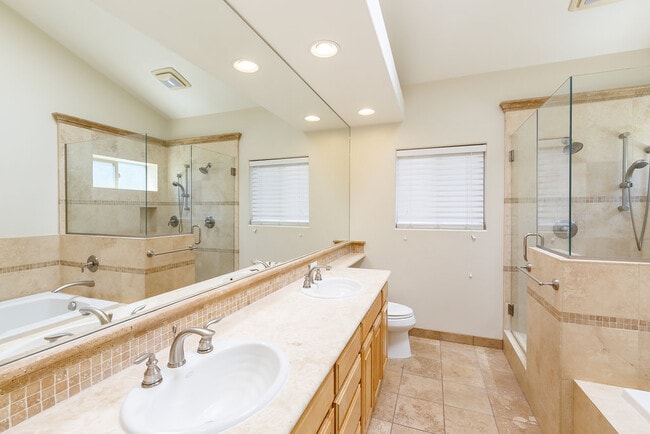 Building Photo - 2104 Perry Ave