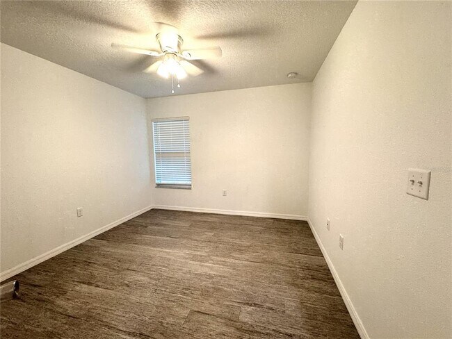 Building Photo - 1127 E Bucknell Ave