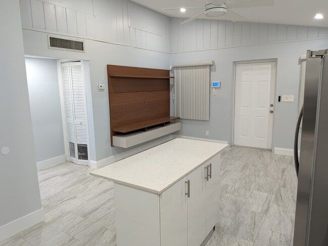 Building Photo - 2239 Polk St