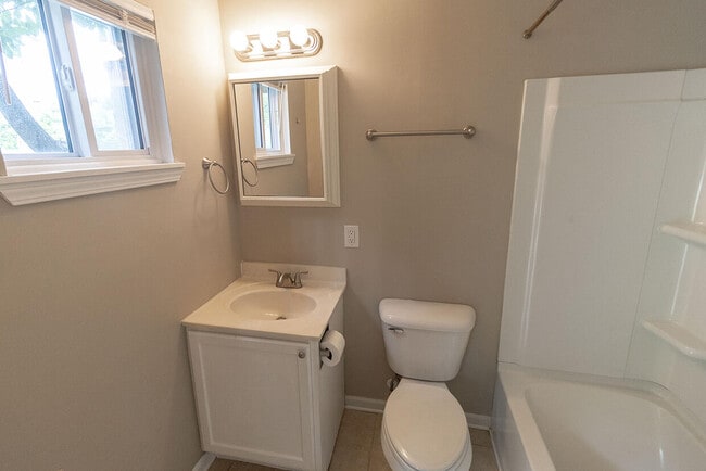 Building Photo - 105 N Garth Ave