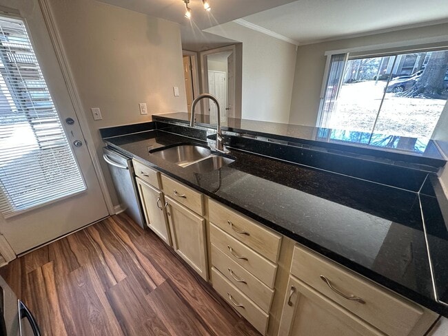 Building Photo - 2BD/2BA Condo located on the Germantown/Memphis Line!