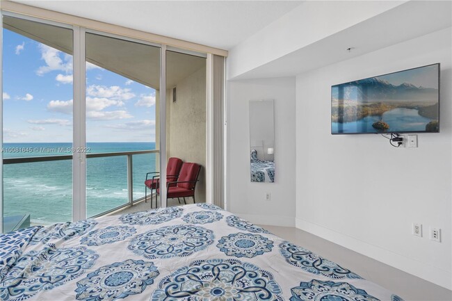 Building Photo - 16699 Collins Ave