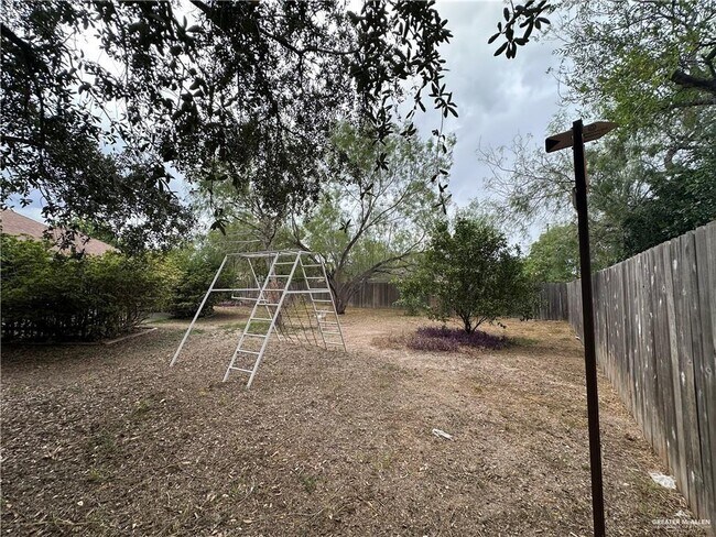 Building Photo - 19 Hidden Forest Dr