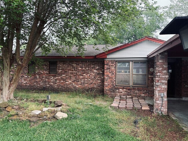Building Photo - 415 Zinn Dr