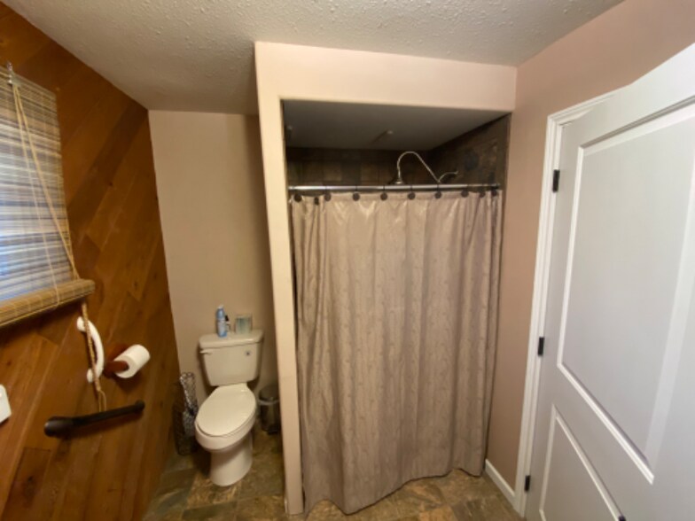 Building Photo - 1332 S Loves Ct