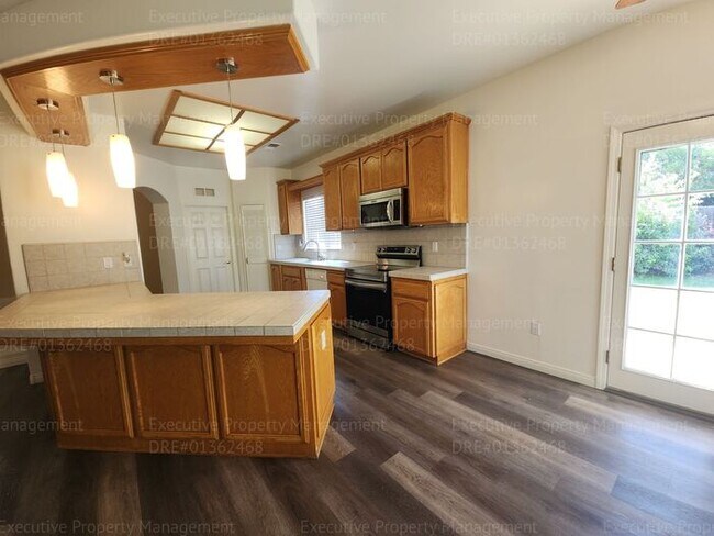 Building Photo - This house is in a great LOCATION (Callowa...