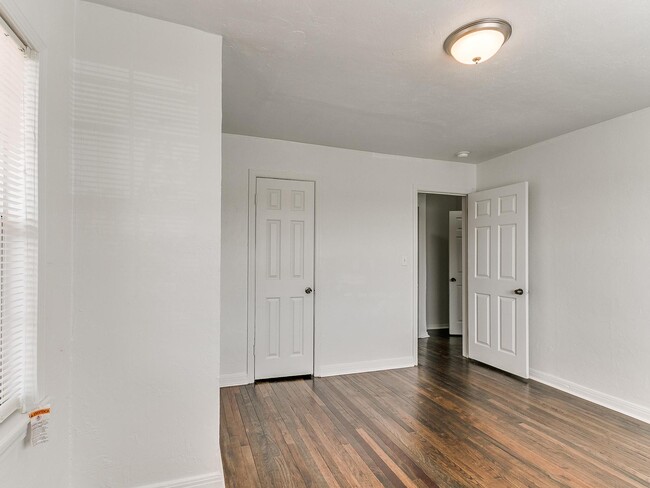 Building Photo - 1501 NE Grand Blvd