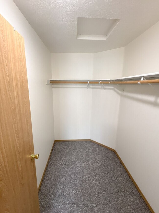 Building Photo - 5511 Glenridge Wy