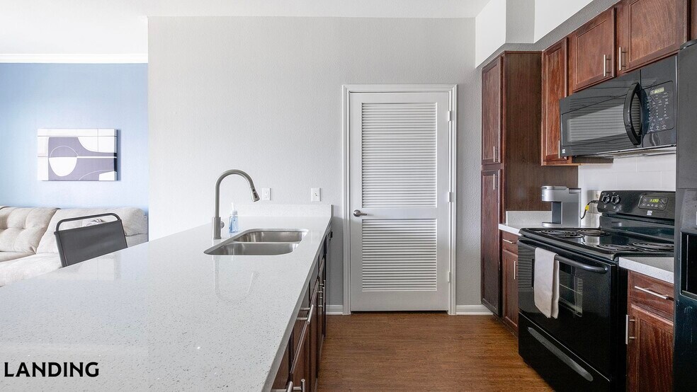 Building Photo - 14807 Woodland Hills Dr