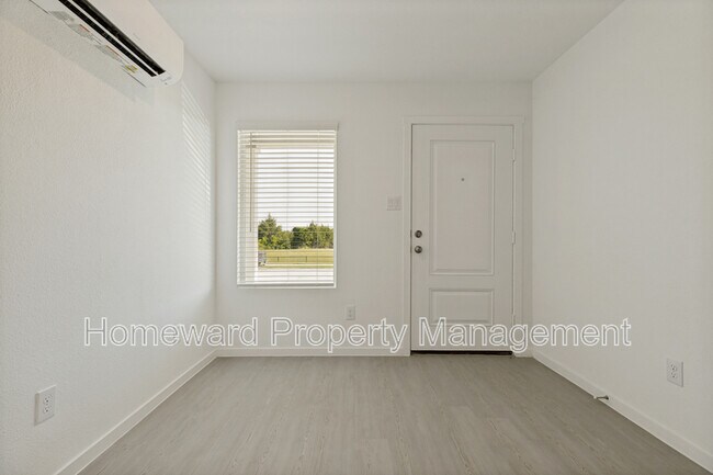 Building Photo - 1037 Bishop Creek Dr