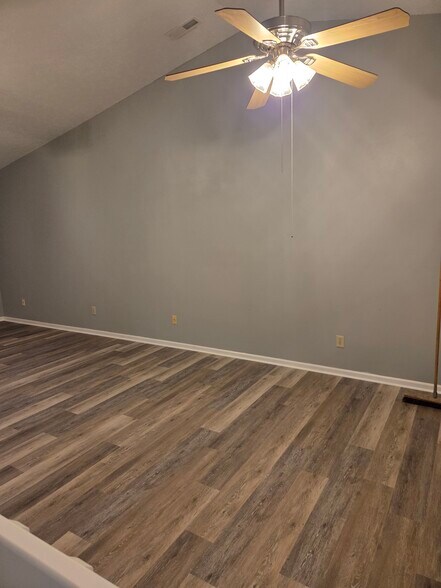 New floors - 829 Applewood Ln