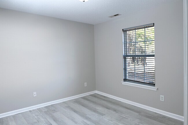 Building Photo - 8256 Tartan Ln