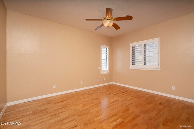 Building Photo - 533 W Desert Flower Ln