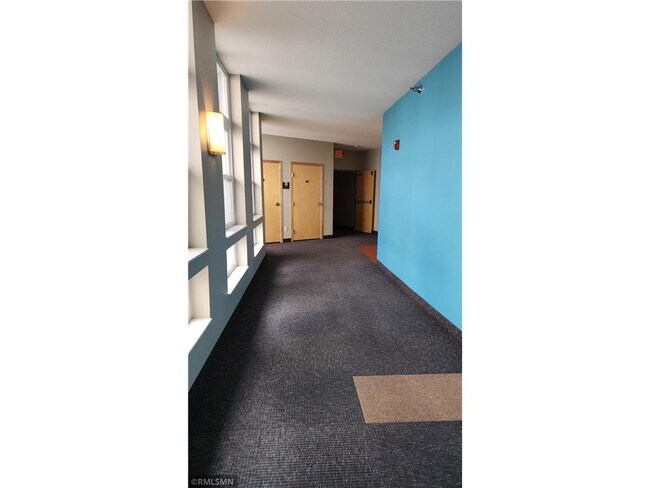 Building Photo - 2650 University Ave W