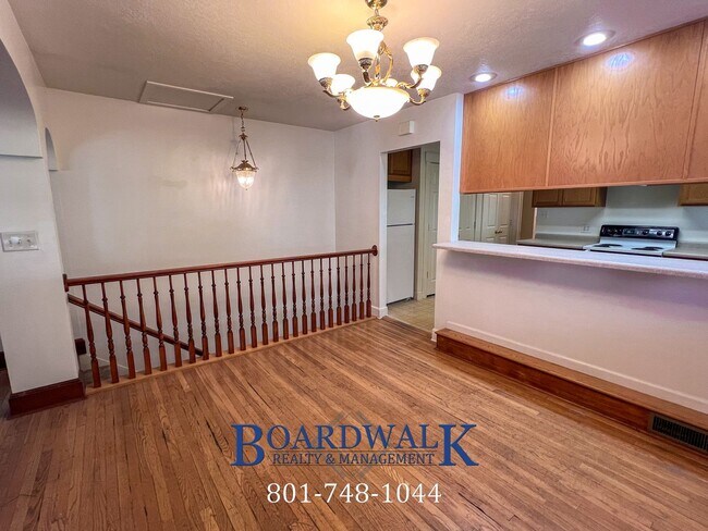 Building Photo - 2247 E Lambourne Ave